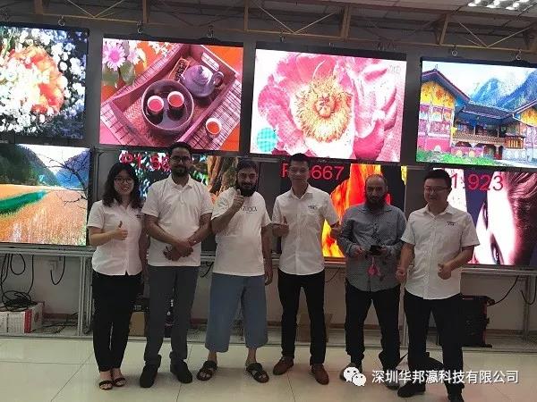 沙特阿拉伯客戶來我司考察LED顯示、拼接屏等大屏幕顯示設(shè)備，并簽訂采購訂單合同