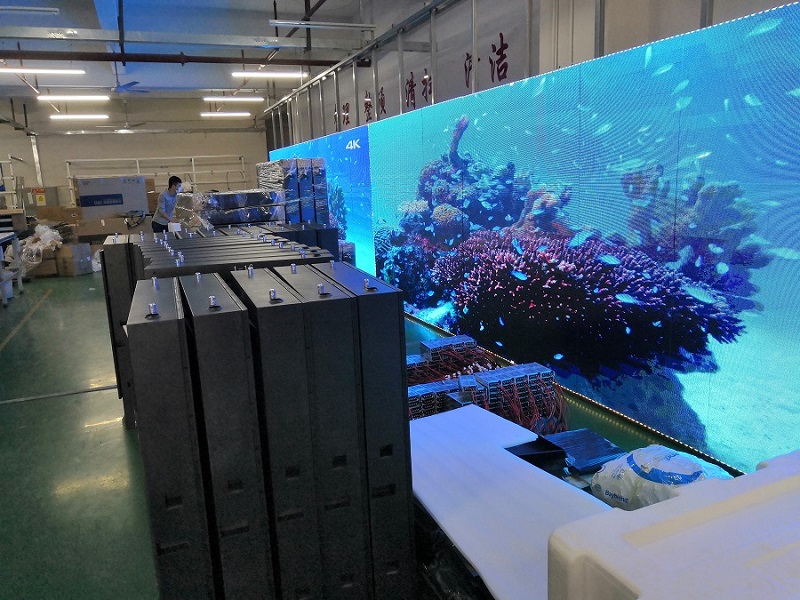 華邦瀛光電LED顯示屏進行出廠前測試，即將遠赴孟加拉