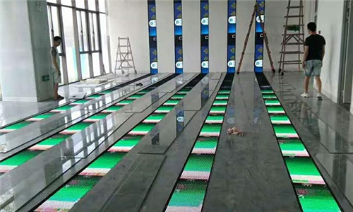 室內(nèi)led顯示屏獨(dú)特設(shè)計成地磚屏項目案例